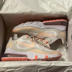 Nike Women's Sneakers in White and Peach